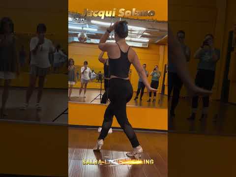 🔥 ¡Aprende pasos salsa estilo para mujeres con Jacqui cada domingo!