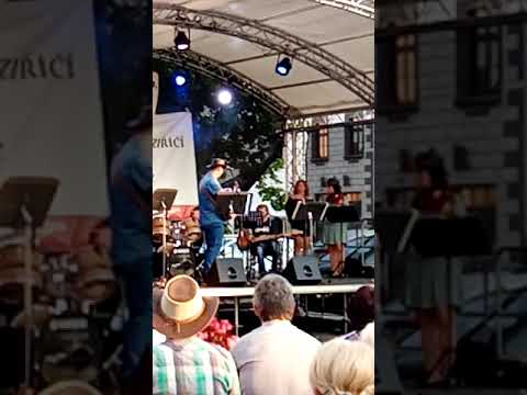 Stetson V uličkách města Bakersfield