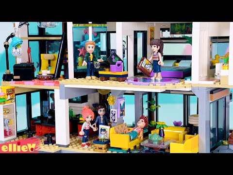 The Darlingtons move in ... FINALLY! Furnishing Sophie & Henry's Lego house