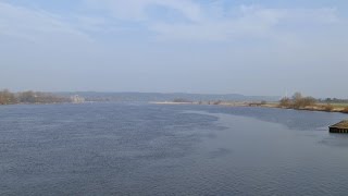 preview picture of video 'Geesthacht: Elbe, Blick von Staustufe an B404 (view from barrage at B404) - 4K Video Picture'
