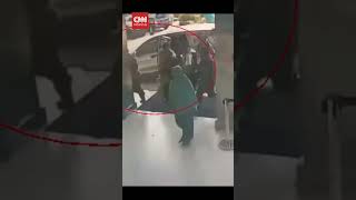 Download lagu Baru Keluar RS, Ibu-ibu Jadi Korban Tawuran mp3