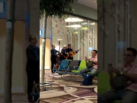 Bengawan Solo no terminal 4 do aeroporto de Changi