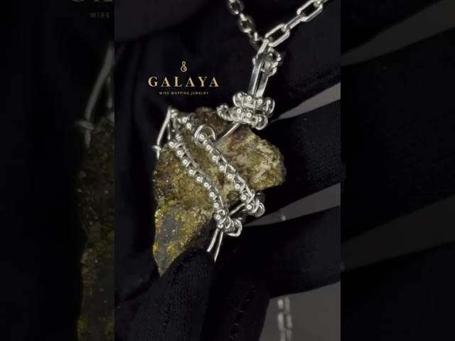 قلادة من الفضة الخالص مع حجر الكالكوبيريت- بايريت...