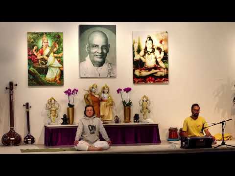 Mittelstufe "Umkehrstellungen" mit Momo - Yoga Vidya Ashram Live - 16:15 Uhr 24.05.2021