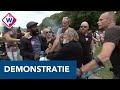 Steeds meer demonstranten komen samen op het Malieveld