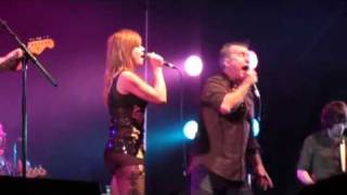 Jimmy Barnes &amp; Vanessa Amorosi - River Deep Mountain High - Live