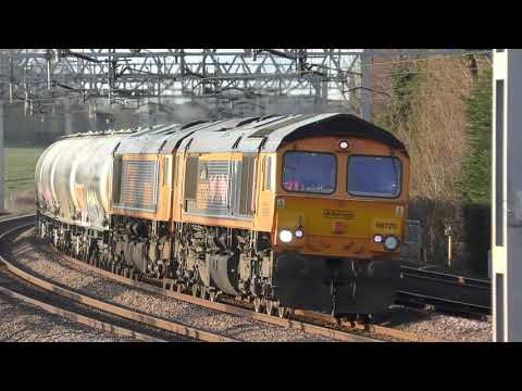 66725 66749 6V35 0948 Clitheroe Castle Cement Gb to Avonmouth Hanson Sdg Gbrf at Heamies Farm.