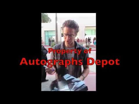 Justified star Jacob Pitts signing autographs in Los Angeles