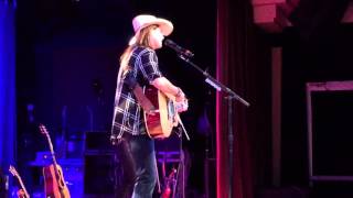 Terri Clark &quot;Three Mississippi&quot; Rocky Mount, VA, 10/10/15