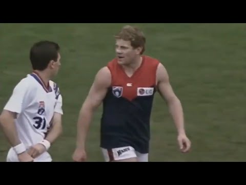 Marcus Seecamp gets reported, much to the amusement of Peter Landy - 1999, Rd 22 - Melbourne