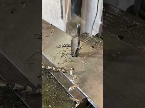 Edelstahl bohren 💪 #schlosser #stahlbau #welding #arbeit #Handwerk