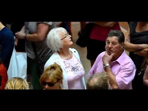 Flash Mob Amazing - We Will Rock You