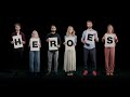 De cast van Lazarus zingt 'Heroes'