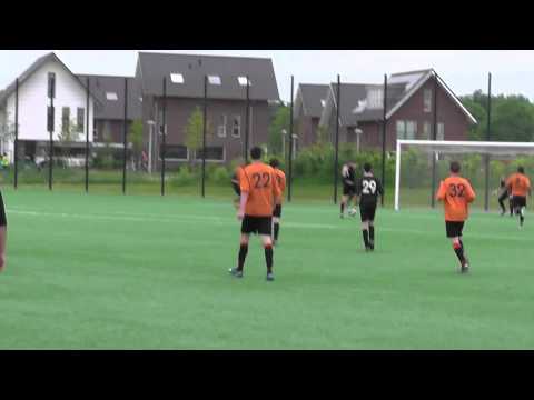 21 mei 2014 VV De Meern B2 - VV De Meern A2 vr 2-8 Doelpunt Abel