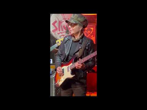 Joanna Connor and Debbie Davies Chicago Blues Legends reunited in Cali covering Statesboro Blues