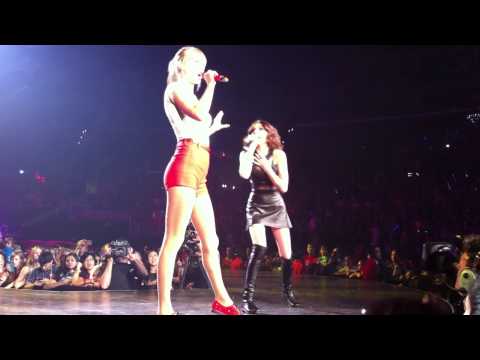 Cher Lloyd - "Want U Back" Performance with Taylor Swift!