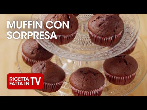 MUFFIN CON SORPRESA AL CIOCCOLATO di Benedetta Rossi - Ricetta TV Fatto in Casa per Voi