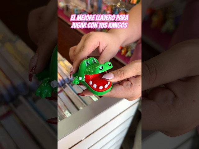 Vídeo relacionado con Nogeqi 2 llaveros divertidos para el dedo medio, divertidos llaveros a juego para parejas y amigos, regalos de dedo medio de acero inoxidable, llaveros de amistad a larga distancia, llaveros geniales