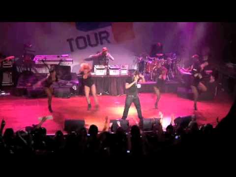 Sean Garrett & Mario performing "Break Up" on the 106th & Park tour in Chicago