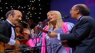 Peter, Paul &amp; Mary - We Wish You A Merry Christmas (Reprise) (Live)