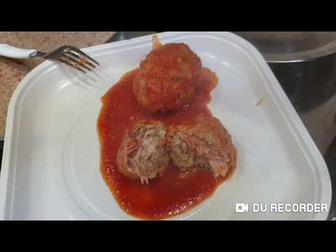 Polpettoni ripieni al sugo