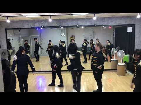 17CROWNS COVER SEVENTEEN