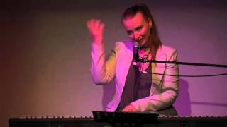 Judith Owen @ 5x15 - Plays and Sings