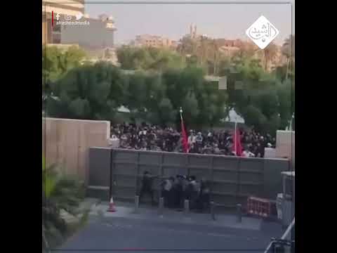 فيديو | تظاهرة ومحاولة اقتحام احد الفنادق في البصرة احتجاجا على اقامته "حفل الهالوين"