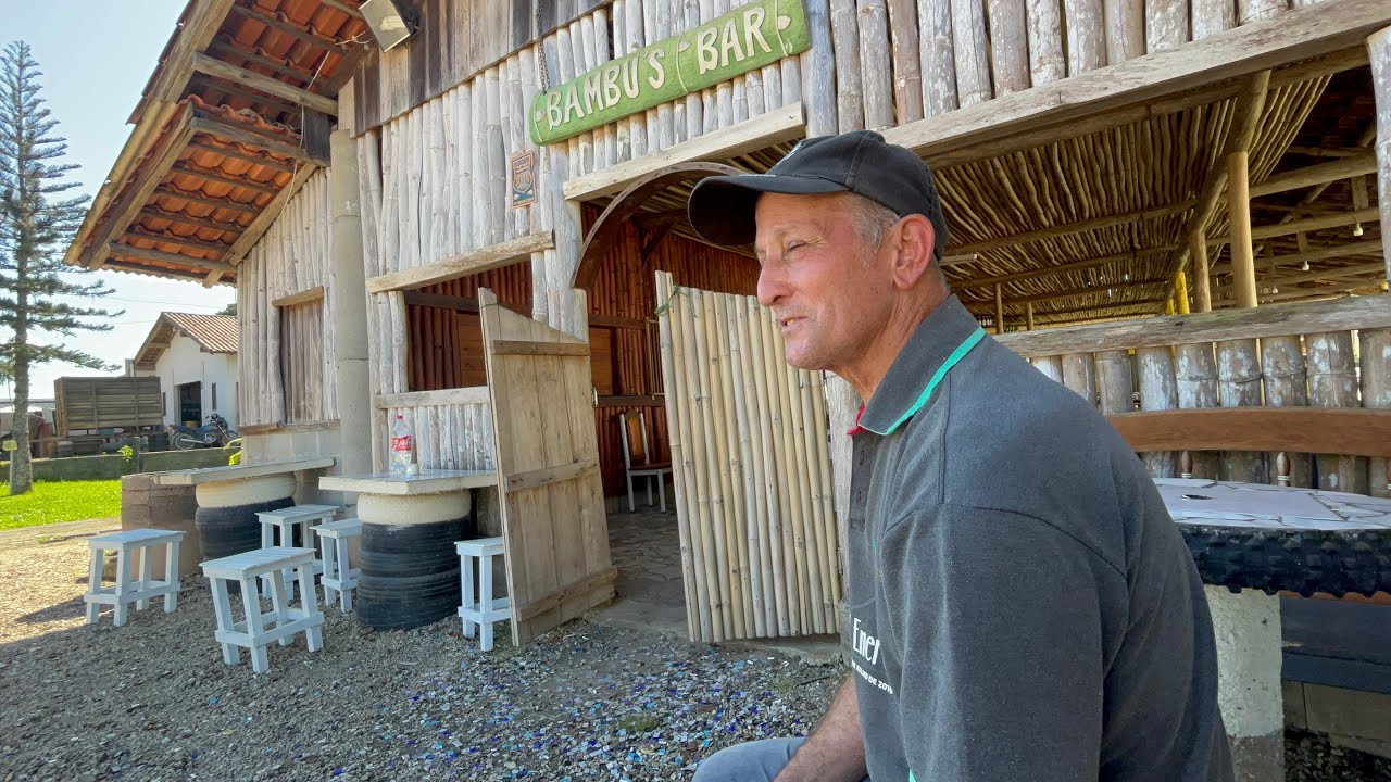 UMA CASA TODAFEITA DE BAMBU EM SÃO JOÃO BASTISTA