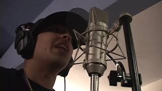 Daddy Yankee en el estudio grabando &quot;Caliente&quot; | Historia 2006