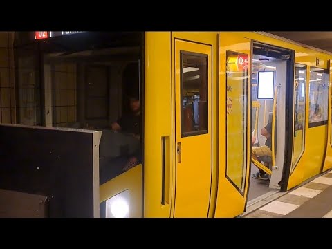 Berliner U-Bahn U2 Hk06 1009-4 mit hupe am Stadtmitte Richtung Pankow (August)2023