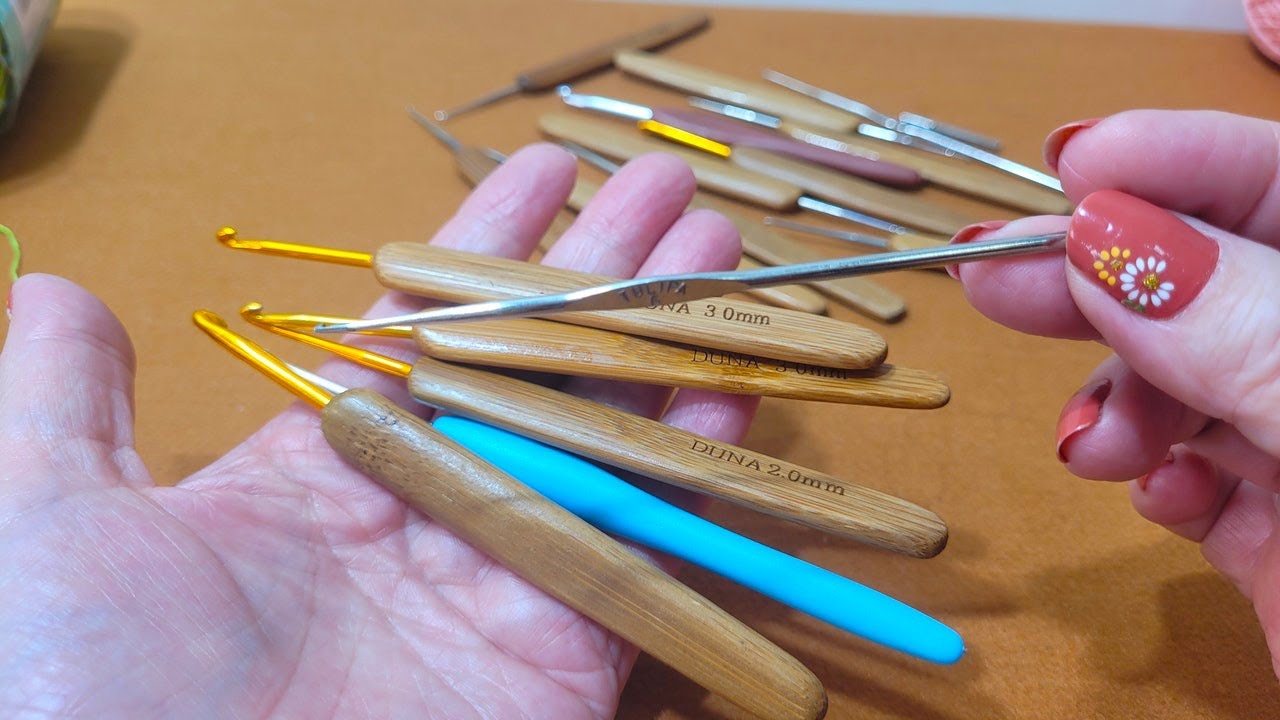 Watch Now Como usar agulhas de crochĂȘ para iniciantes - (Dicas de CrochĂȘ 2022) Como usar agulhas de crochĂȘ para iniciantes - (Dicas de CrochĂȘ 2022)