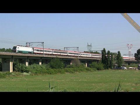 E.402B con EN 235 in corsa a Settebagni - E.402B with EN 235 running in Settebagni