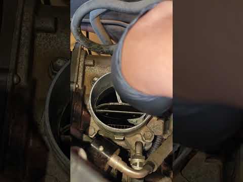 Stop rough idle: cleaning electronic throttle body