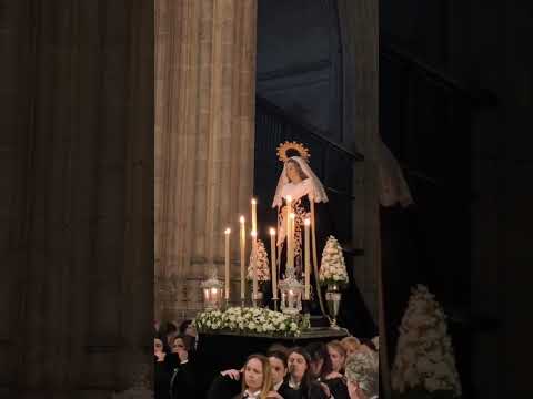 Ntra Sra de la Soledad en la Catedral de #salamanca #semanasanta #tradiciones #sabadosanto
