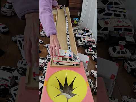 A Car vs Cars #automobile #toys #救急車