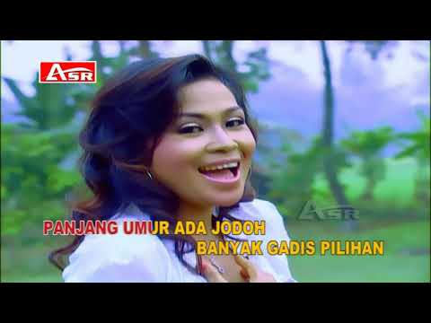 YUS YUNUS feat ERVI KARINA - DUNIA BELUM KIAMAT ( Official Video Musik ) HD