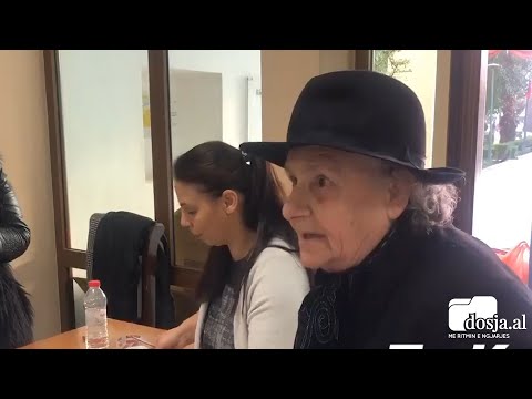 “Kam dy batanije, katër palë xhinse”, e moshuara dhuron ç’i ka mbetur në shtëpi: Vetëm kokën time