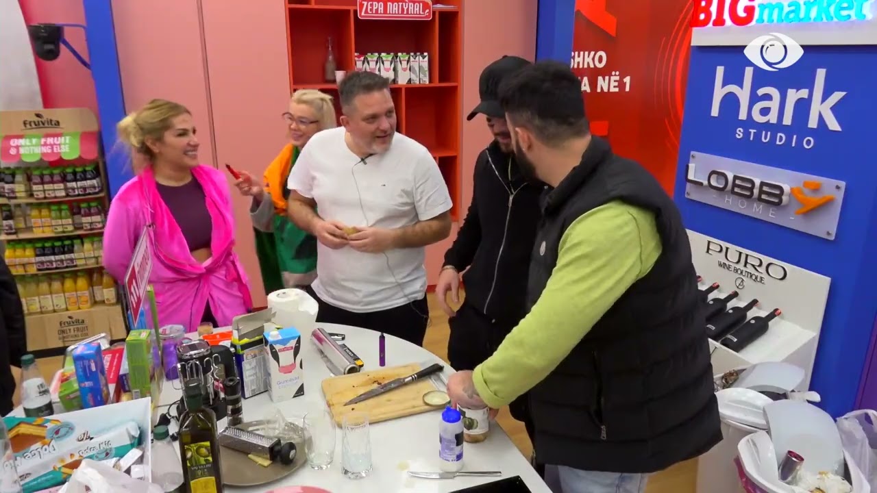 Alfio gatuan, grupi i Julit mblidhen ‘për të rrëmbyer’ në kuzhinë