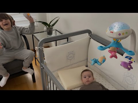 Fatih Selimin kardeşine telsiz aldık.Artık ağladığında sesini duyabiliriz.Bebek telsizi denemesi