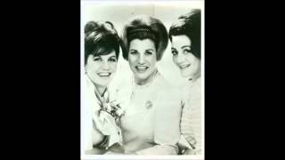 The Andrews Sisters - I&#39;ll Be With You in Apple Blossom Time (1961)