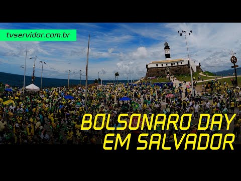 Baianos lotam largo do Farol da Barra em apoio a Jair Messias Bolsonaro