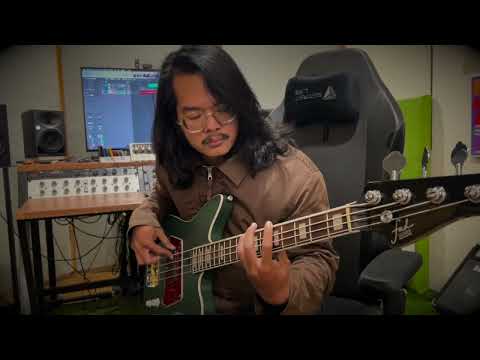 FAD Guitars - Introducing the #FADbassDeluxe Celestial Deluxe 🎸🎧