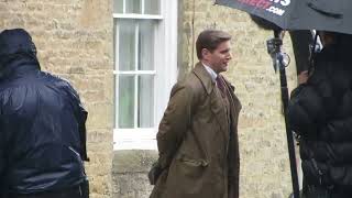 25.04.2014 - Tournage (rues de Bampton - Allen Leech et Daisy Lewis)