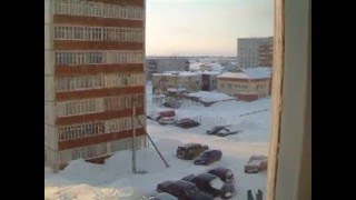 preview picture of video 'Usinsk, winter snowstrorm = Dig out stuck cars'