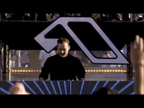 Ben Böhmer feat. Nils Hoffmann & Malou - Breathing