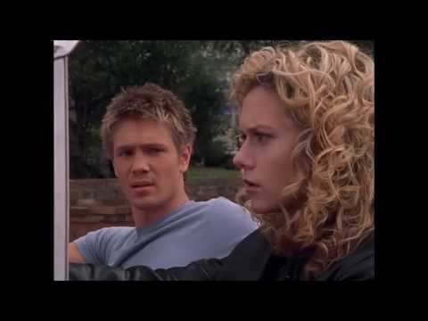 Lucas Scott & Peyton Sawyer (Leyton) - She Will Be loved - One Tree Hill (Season 1)