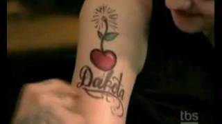 Kat Von D gives Dakota Fanning Cherry Bomb tattoo on Lopez Tonight