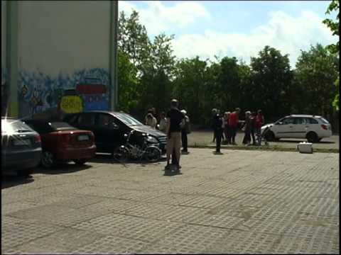 Übergabe: Bilderwand gegen fremdenfeindliche Parolen - ELSTERWELLE