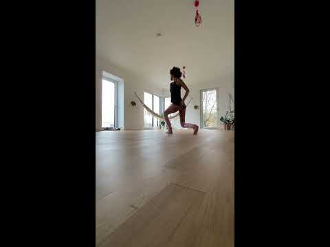 Isabella de La Luna: Performance to London Grammar: Hell to the Liars